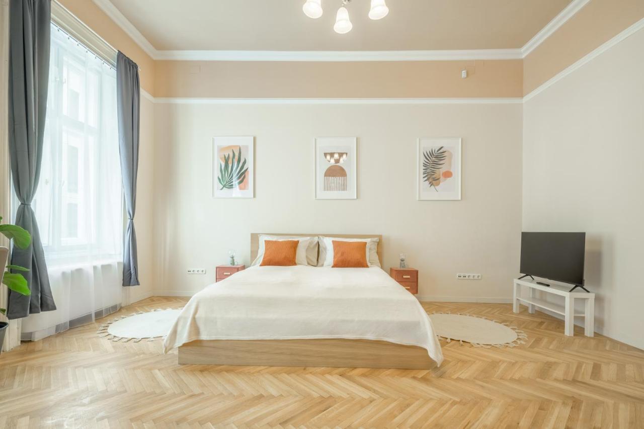 Best Seasons Andrassy Budapest Exterior foto