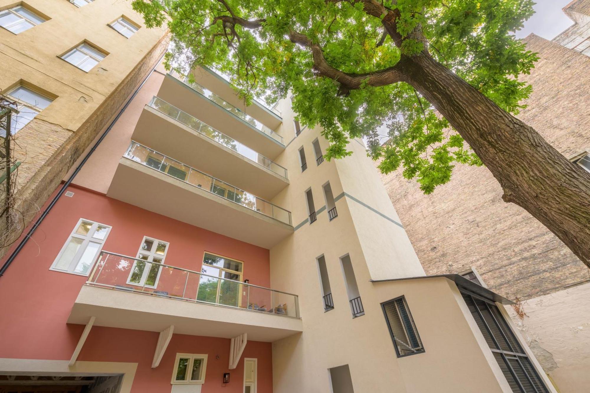 Best Seasons Andrassy Budapest Exterior foto