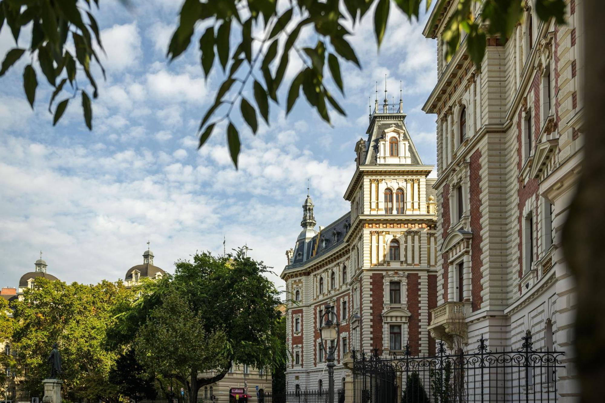 Best Seasons Andrassy Budapest Exterior foto
